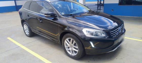 VOLVO XC60 2.4 D5 MOMENTUM DIESEL AWD 4P AUTOMÁTICO